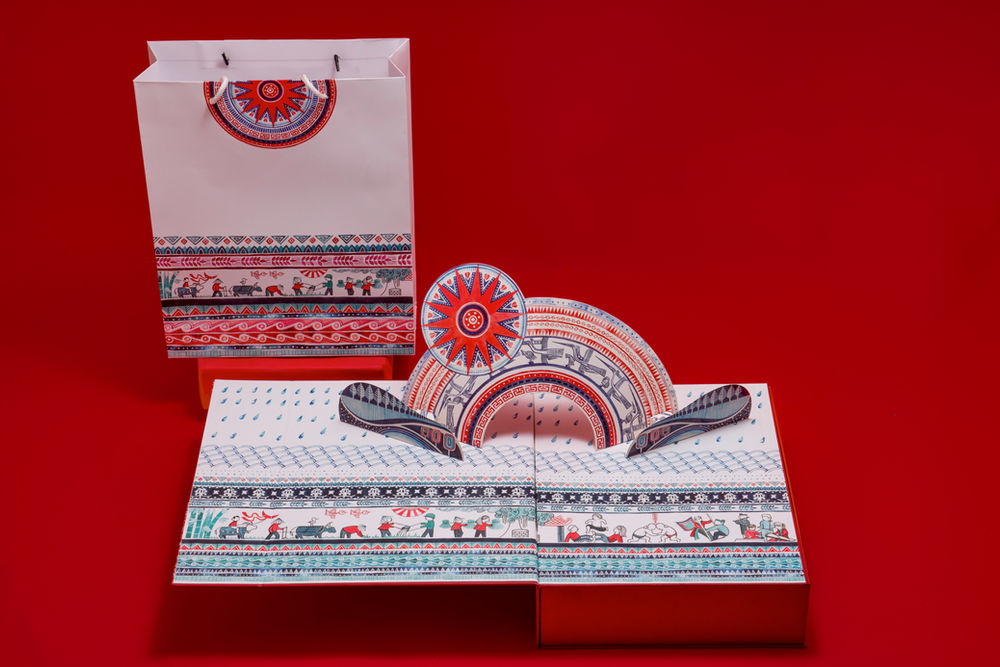 Giải thích ý nghĩa bức tranh trên Hộp quà Trống đồng 5 Giải thích ý nghĩa bức tranh trên Hộp quà Trống đồng 5