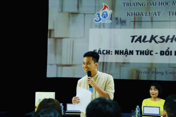 Cùng Trao tới Talkshow "Sách: Nhận thức, đổi mới, sáng tạo" tại trường Đại học Mở Hà Nội 17 Cùng Trao tới Talkshow "Sách: Nhận thức, đổi mới, sáng tạo" tại trường Đại học Mở Hà Nội 17