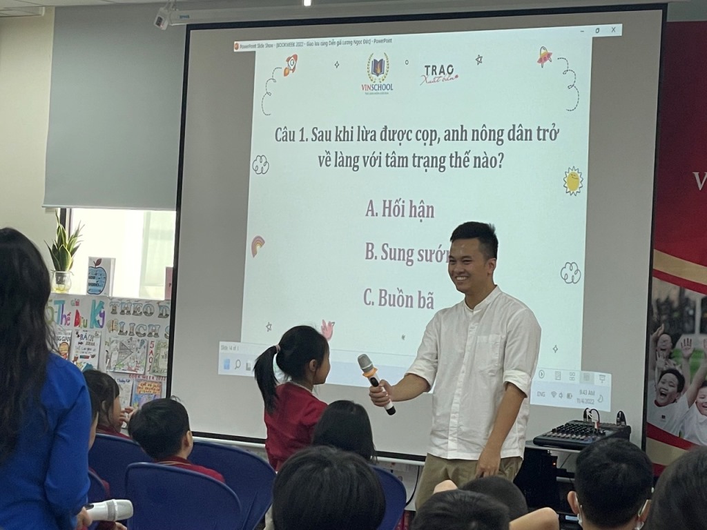 Trao Xuất bản giao lưu cùng học sinh Vinschool T35 Times City 4 Trao Xuất bản giao lưu cùng học sinh Vinschool T35 Times City 4