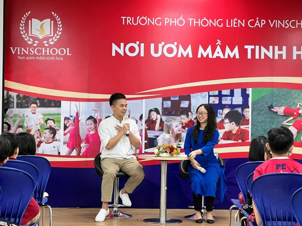 Trao Xuất bản giao lưu cùng học sinh Vinschool T35 Times City 6 Trao Xuất bản giao lưu cùng học sinh Vinschool T35 Times City 6