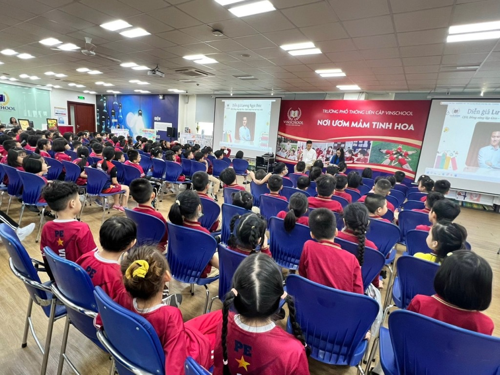 Trao Xuất bản giao lưu cùng học sinh Vinschool T35 Times City 2 Trao Xuất bản giao lưu cùng học sinh Vinschool T35 Times City 2