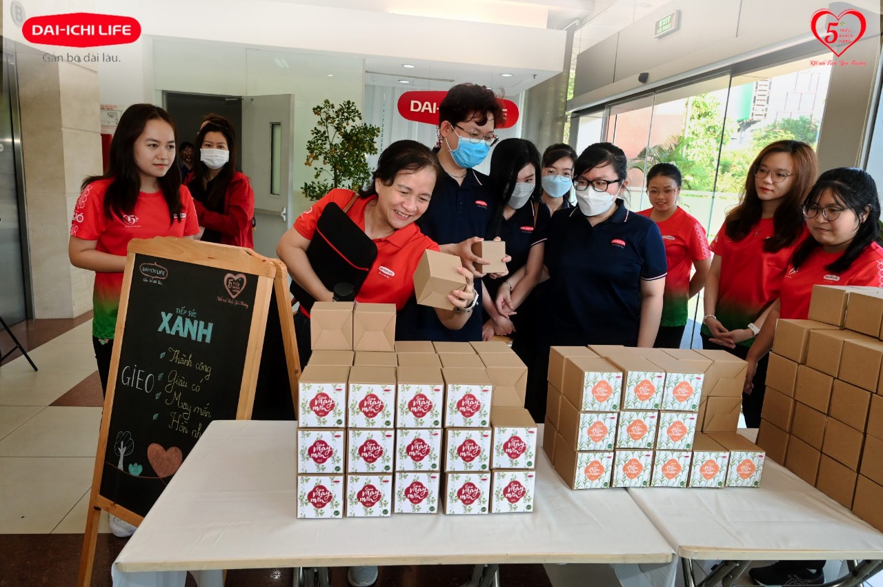 Dai-ichi chọn quà Gieo cho ngày 'tiếp sức xanh' 15