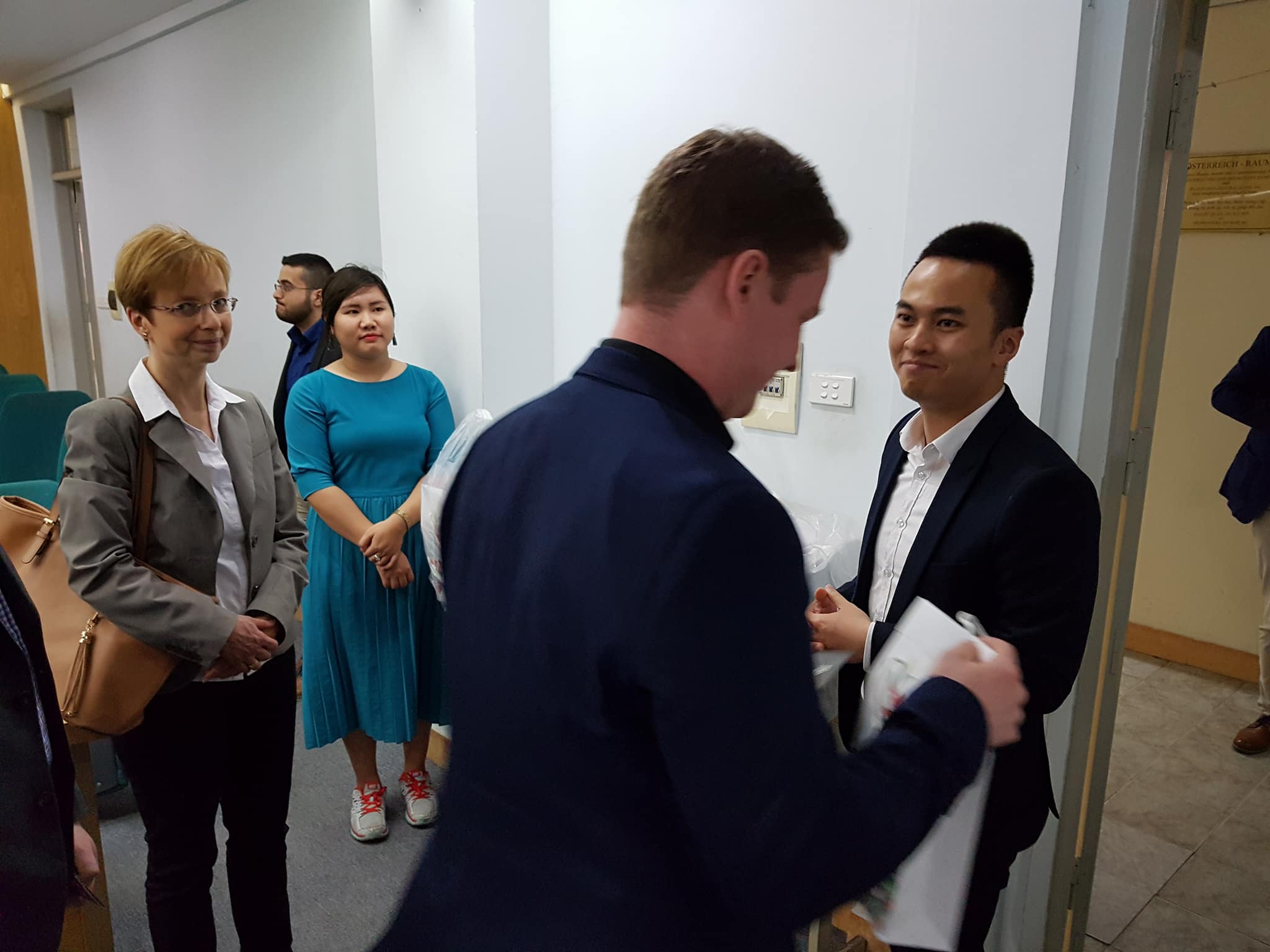 Buổi chia sẻ về "Môi trường khởi nghiệp tại Việt Nam" cùng đoàn đại biểu EMBA từ Đại học FHDW - Đức 3 Buổi chia sẻ về "Môi trường khởi nghiệp tại Việt Nam" cùng đoàn đại biểu EMBA từ Đại học FHDW - Đức 3