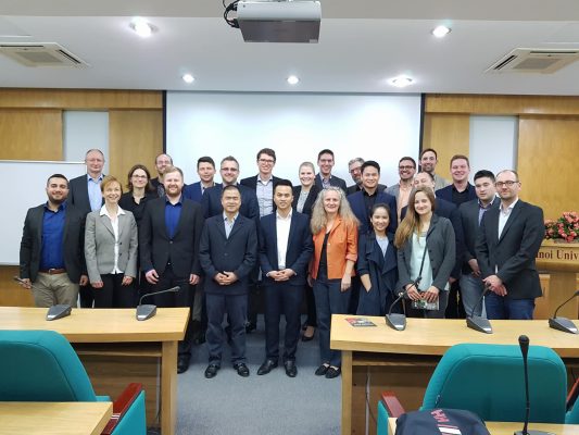 Buổi chia sẻ về "Môi trường khởi nghiệp tại Việt Nam" cùng đoàn đại biểu EMBA từ Đại học FHDW - Đức 4 Buổi chia sẻ về "Môi trường khởi nghiệp tại Việt Nam" cùng đoàn đại biểu EMBA từ Đại học FHDW - Đức 4