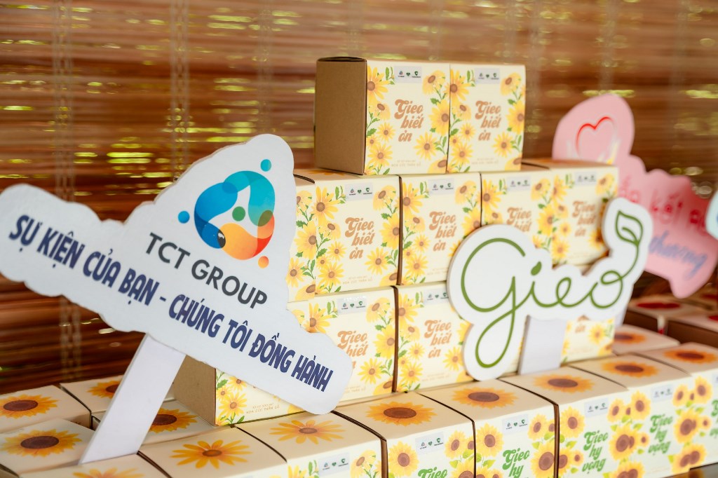 Vietcombank và TCT Group tặng quà Gieo cho sự kiện trung thu 2023 1