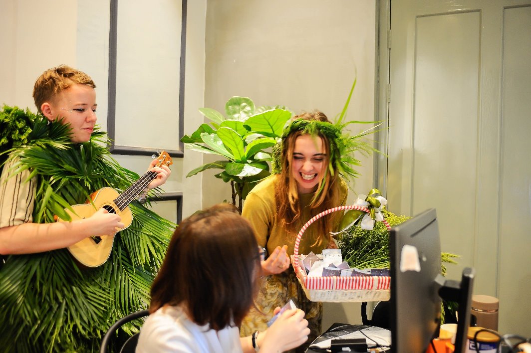 Toong Coworking Space: Đoàn Caravan thần cây diễu hành trao hạt giống yêu thương 14 Toong Coworking Space: Đoàn Caravan thần cây diễu hành trao hạt giống yêu thương 14