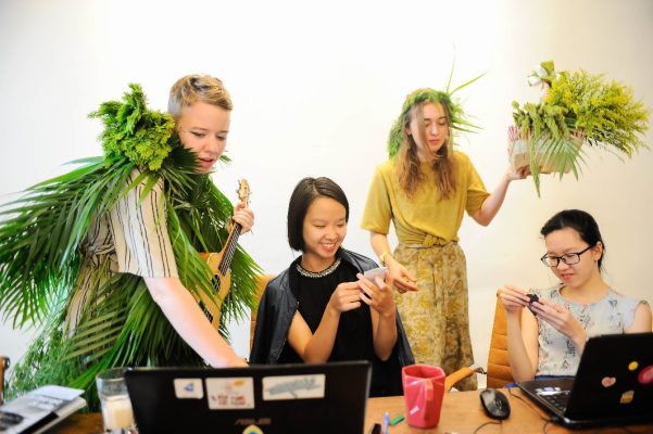 Toong Coworking Space: Đoàn Caravan thần cây diễu hành trao hạt giống yêu thương 5 Toong Coworking Space: Đoàn Caravan thần cây diễu hành trao hạt giống yêu thương 5