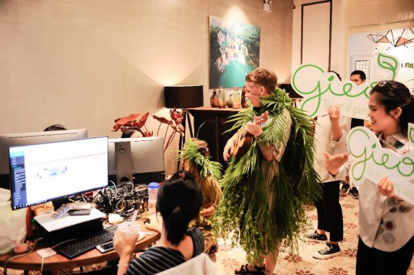 Toong Coworking Space: Đoàn Caravan thần cây diễu hành trao hạt giống yêu thương 2 Toong Coworking Space: Đoàn Caravan thần cây diễu hành trao hạt giống yêu thương 2