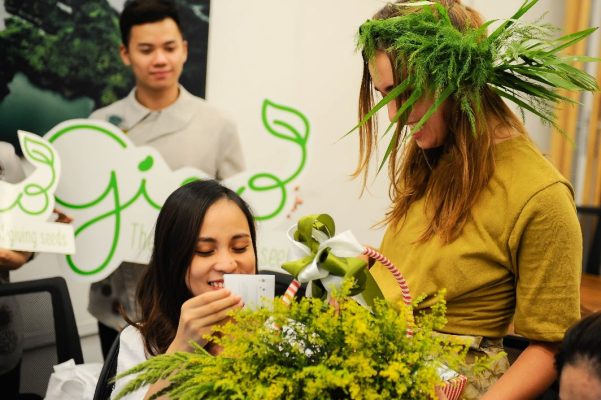 Toong Coworking Space: Đoàn Caravan thần cây diễu hành trao hạt giống yêu thương 12 Toong Coworking Space: Đoàn Caravan thần cây diễu hành trao hạt giống yêu thương 12