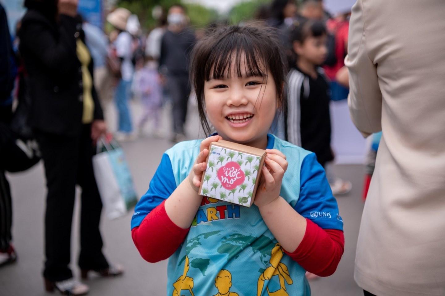 UNIS Hanoi tặng quà hạt giống từ Gieo cho khách tới giải chạy Kids run the Earth 14 UNIS Hanoi tặng quà hạt giống từ Gieo cho khách tới giải chạy Kids run the Earth 14