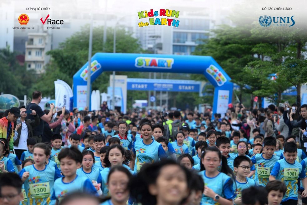 UNIS Hanoi tặng quà hạt giống từ Gieo cho khách tới giải chạy Kids run the Earth 20 UNIS Hanoi tặng quà hạt giống từ Gieo cho khách tới giải chạy Kids run the Earth 20