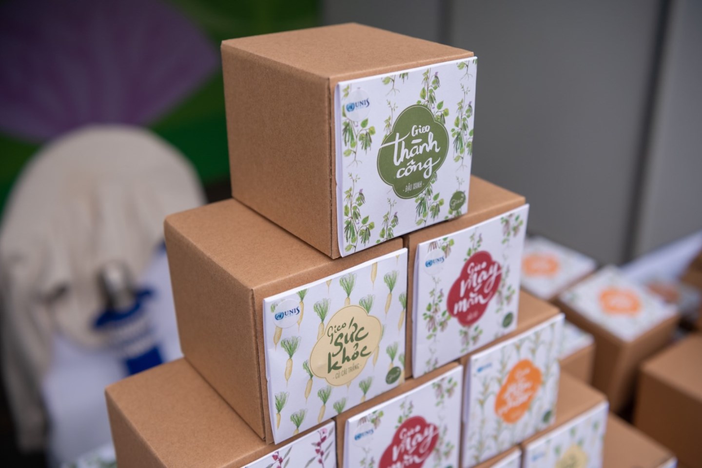 UNIS Hanoi tặng quà hạt giống từ Gieo cho khách tới giải chạy Kids run the Earth 3 UNIS Hanoi tặng quà hạt giống từ Gieo cho khách tới giải chạy Kids run the Earth 3