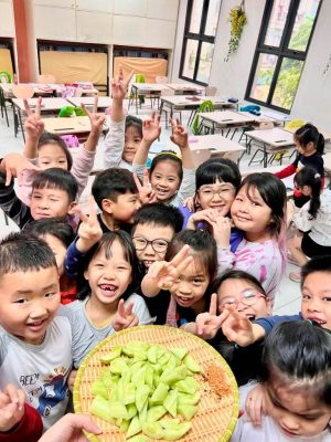 [Hà Nội] - Cùng cô trò Trường Marie Curie chia sẻ niềm vui thu hoạch từ Lì xì Hạt giống 3