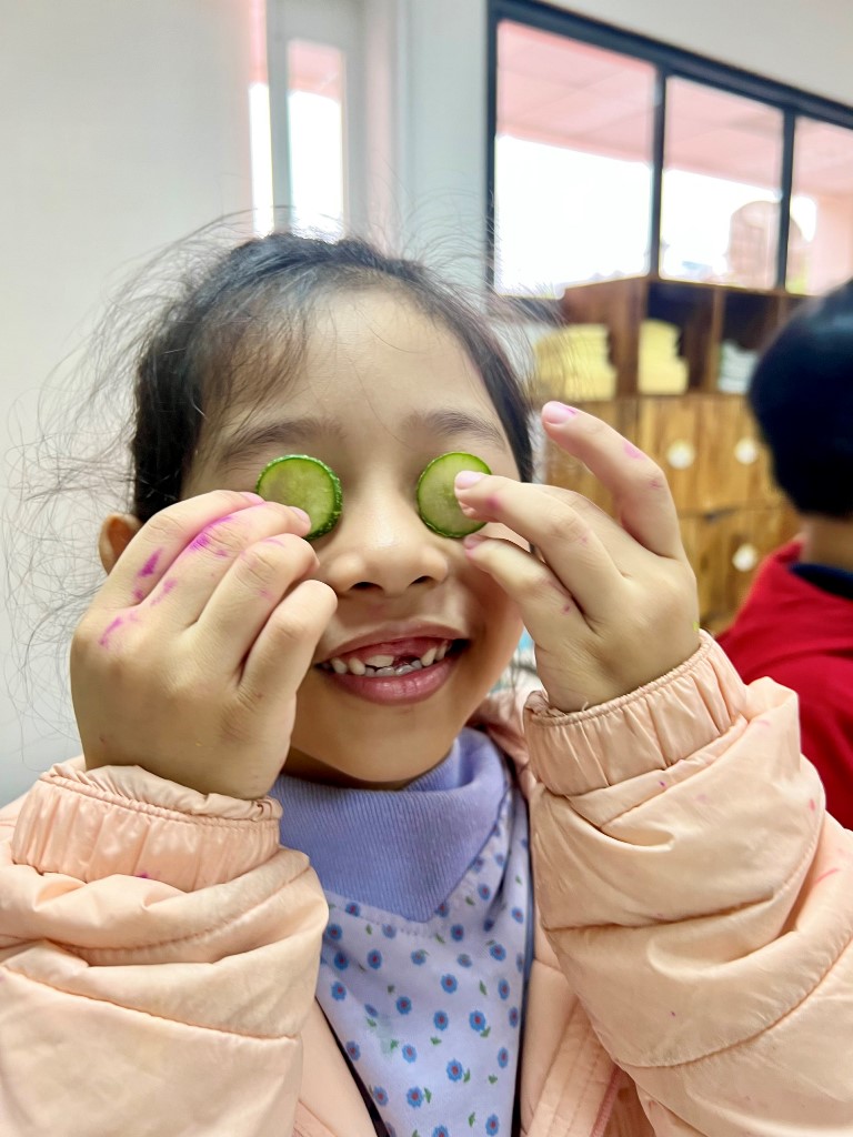 [Hà Nội] - Cùng cô trò Trường Marie Curie chia sẻ niềm vui thu hoạch từ Lì xì Hạt giống 10