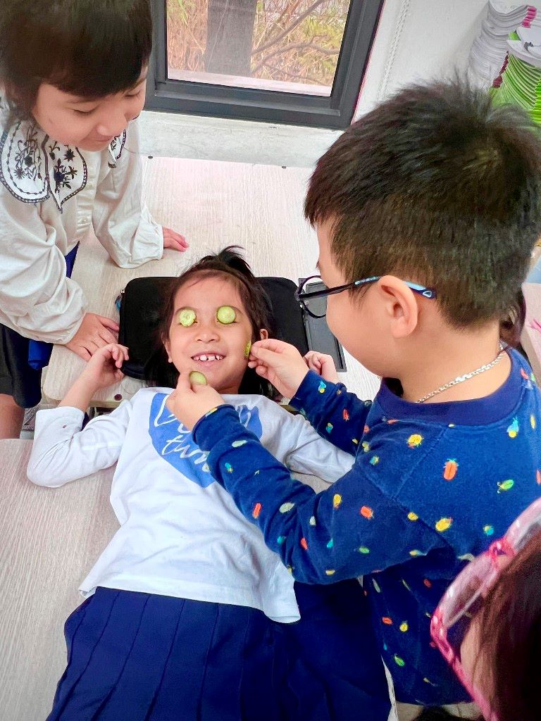 [Hà Nội] - Cùng cô trò Trường Marie Curie chia sẻ niềm vui thu hoạch từ Lì xì Hạt giống 12