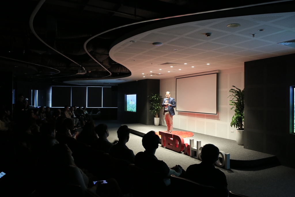 (Video) "Cách tốt nhất để bảo vệ môi trường là không làm gì cả" - Bài phát biểu Tedx của Đồng sáng lập Trao 2