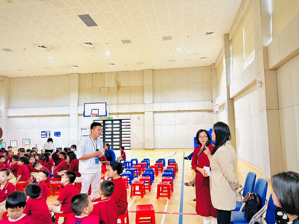 Các em học sinh trường Vinschool giao lưu cùng diễn giả Lương Ngọc Đức trong tuần lễ sách 2023 19