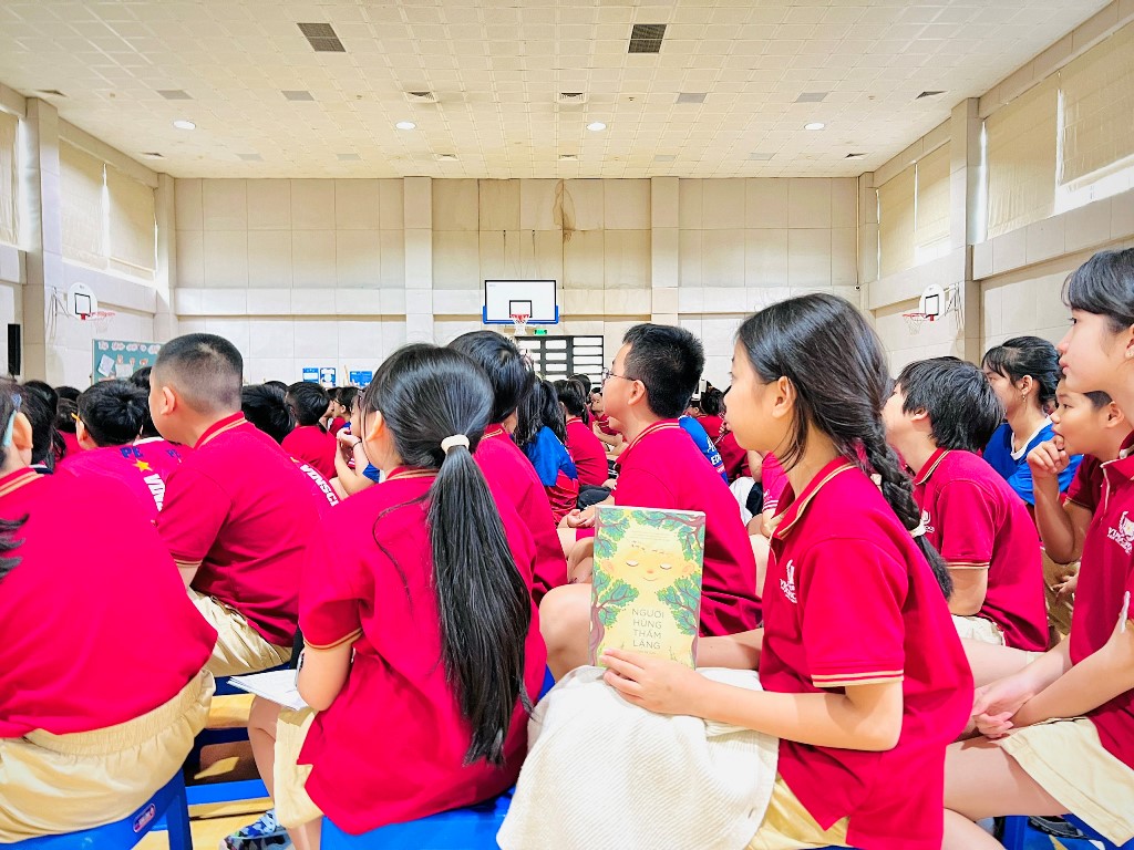 Các em học sinh trường Vinschool giao lưu cùng diễn giả Lương Ngọc Đức trong tuần lễ sách 2023 7
