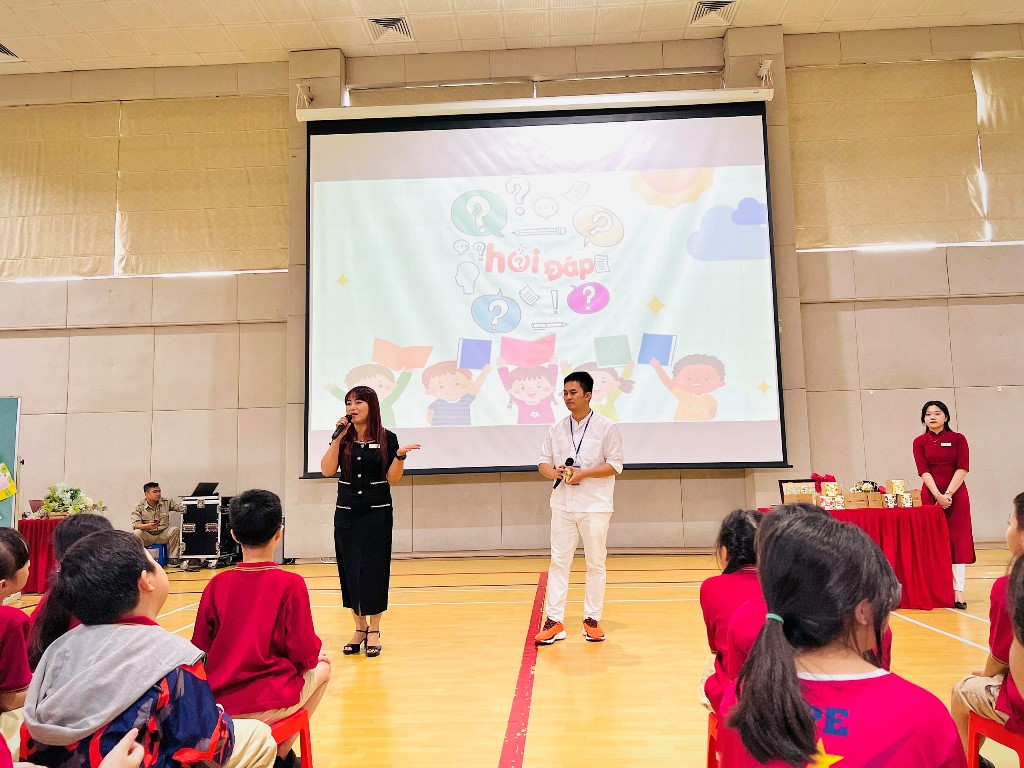 Các em học sinh trường Vinschool giao lưu cùng diễn giả Lương Ngọc Đức trong tuần lễ sách 2023 12