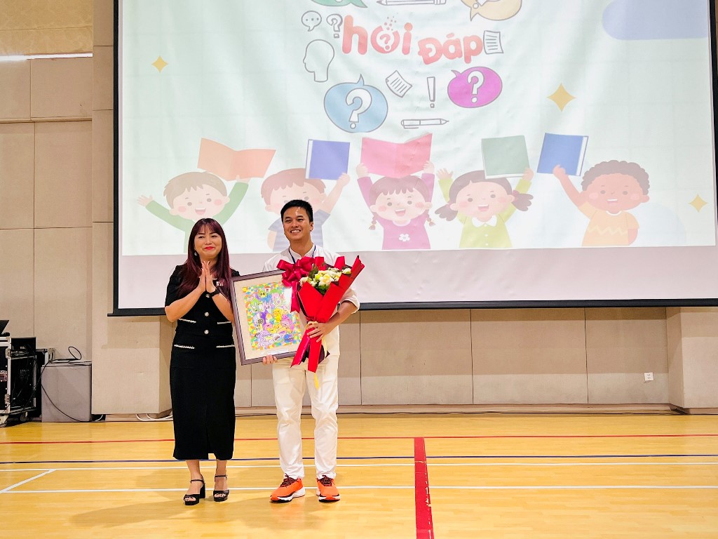 Các em học sinh trường Vinschool giao lưu cùng diễn giả Lương Ngọc Đức trong tuần lễ sách 2023 14