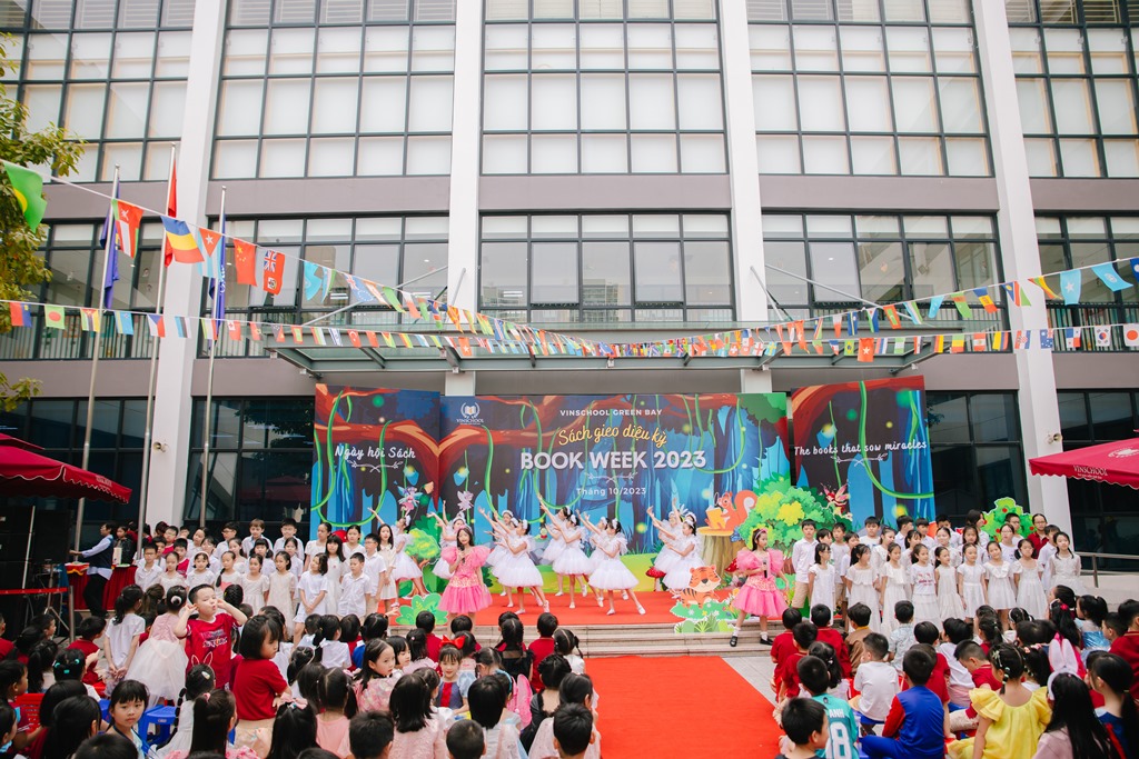 Trao trong lễ tổng kết Book Week 2023 của Trường tiểu học Vinschool Greenbay 5 Trao trong lễ tổng kết Book Week 2023 của Trường tiểu học Vinschool Greenbay 5