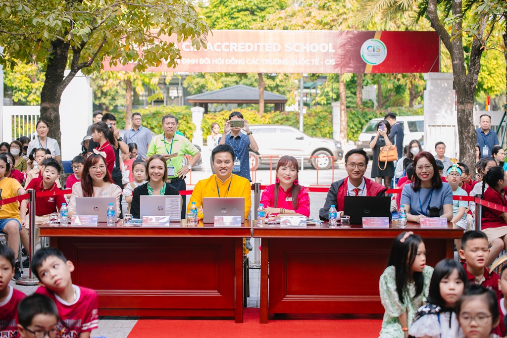 Trao trong lễ tổng kết Book Week 2023 của Trường tiểu học Vinschool Greenbay 2 Trao trong lễ tổng kết Book Week 2023 của Trường tiểu học Vinschool Greenbay 2