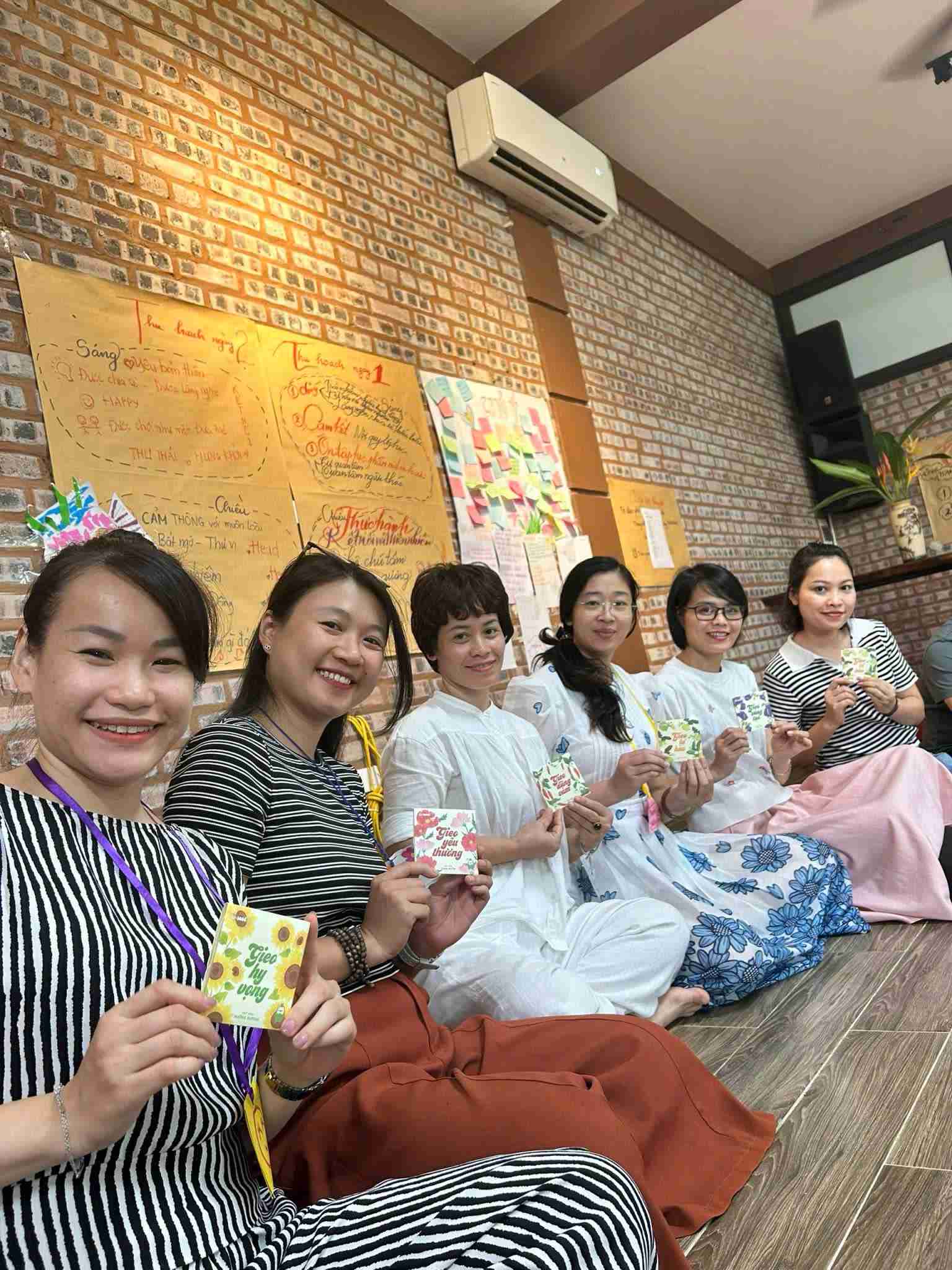 Gieo gửi tặng hạt cho các thầy cô ở Trường học Hạnh phúc 3 Gieo gửi tặng hạt cho các thầy cô ở Trường học Hạnh phúc 3