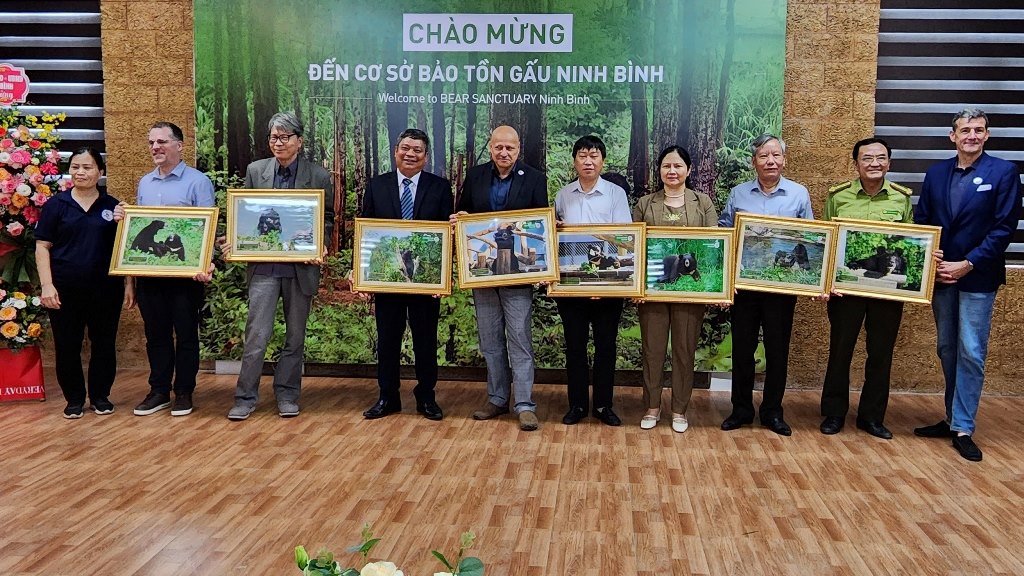 Trao Group – Cho đi với lòng tôn trọng – Give with respect