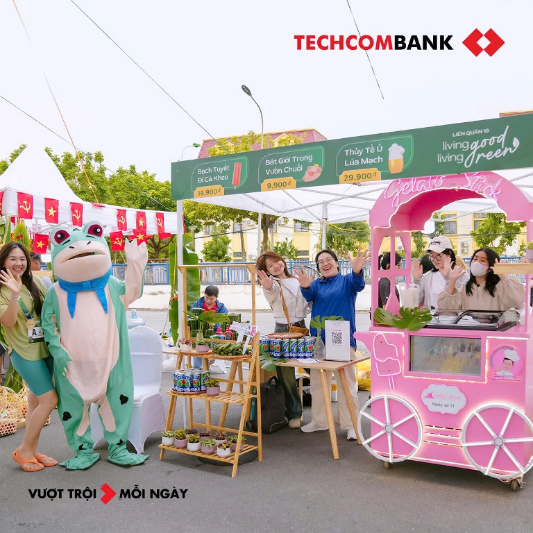 Bom hạt giống của Gieo lần đầu xuất hiện trong ngày hội Đông Trao của ngân hàng Techcombank 10