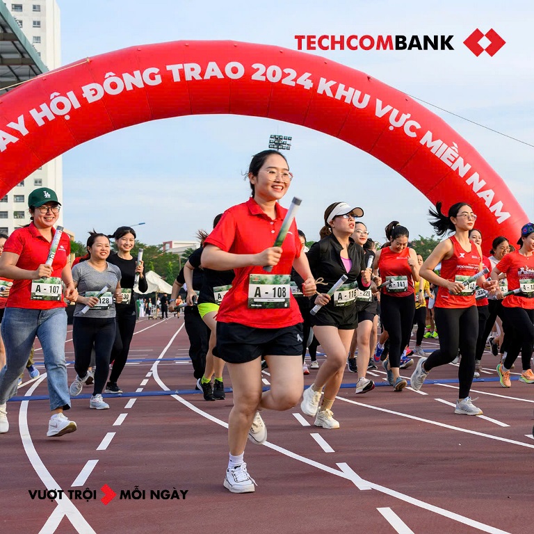 Bom hạt giống của Gieo lần đầu xuất hiện trong ngày hội Đông Trao của ngân hàng Techcombank 11