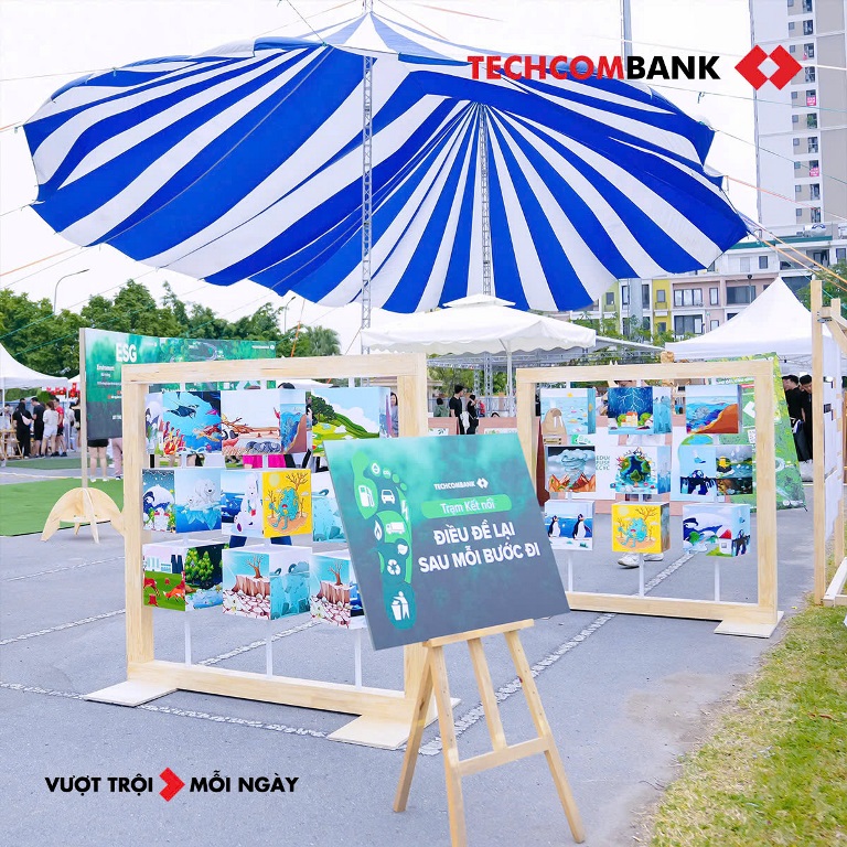 Bom hạt giống của Gieo lần đầu xuất hiện trong ngày hội Đông Trao của ngân hàng Techcombank 7