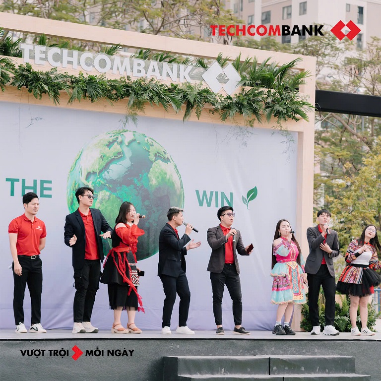 Bom hạt giống của Gieo lần đầu xuất hiện trong ngày hội Đông Trao của ngân hàng Techcombank 9