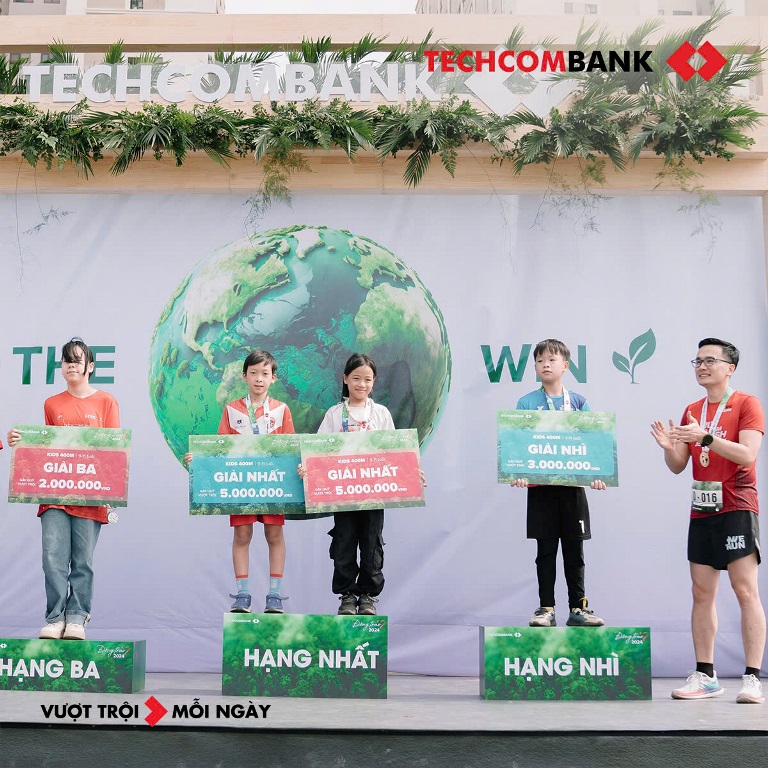 Bom hạt giống của Gieo lần đầu xuất hiện trong ngày hội Đông Trao của ngân hàng Techcombank 12