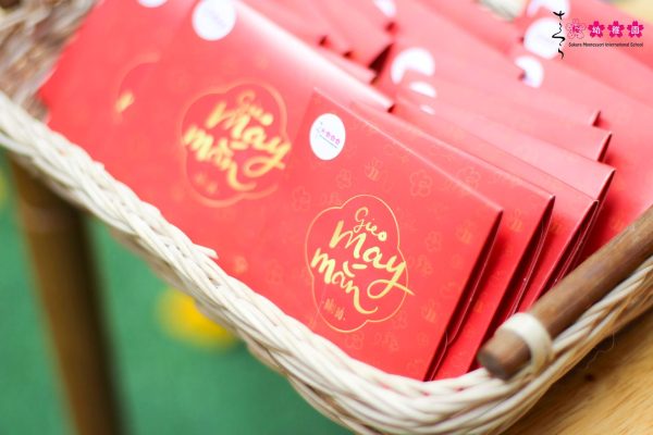 Hệ thống trường mẫu giáo Sakura Montessori tặng Lì xì Hạt giống 3 Hệ thống trường mẫu giáo Sakura Montessori tặng Lì xì Hạt giống 3