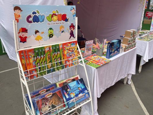 Báo Cầu Vồng Tuổi Thơ giới thiệu sách "Trí khôn của ta đây" (Phần 2) của Trao Books trên số báo tháng 04/2025 9