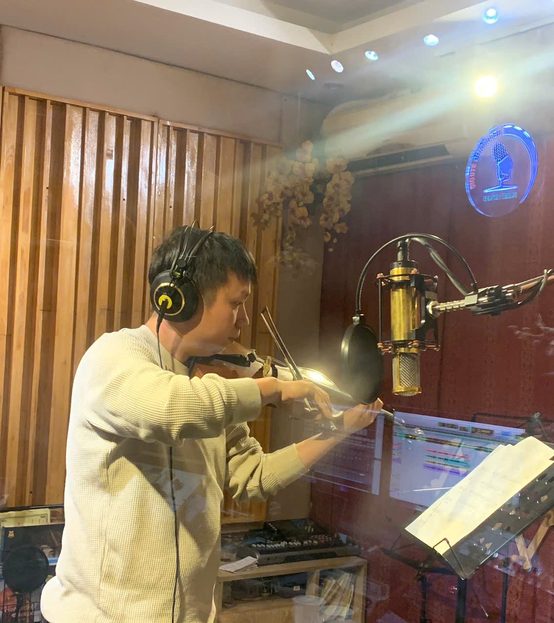 Cùng "check Var" các nghệ sỹ trong phòng thu âm Album Cọp 1
