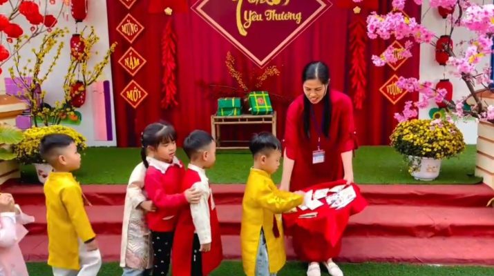 [Bắc Ninh] - Cô giáo lì xì hạt giống cho các bạn nhỏ lớp 4-5 nhân dịp năm mới 22