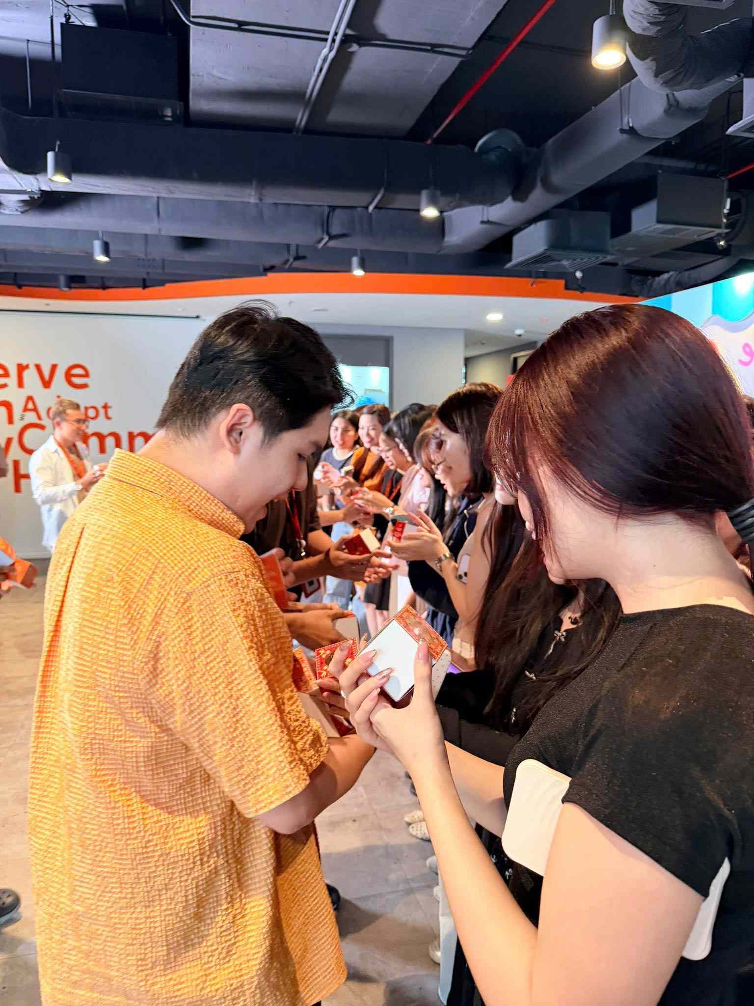 Quà 8/3: Bộ kit Trồng cây của Gieo "Đổ bộ" văn phòng Shopee 4