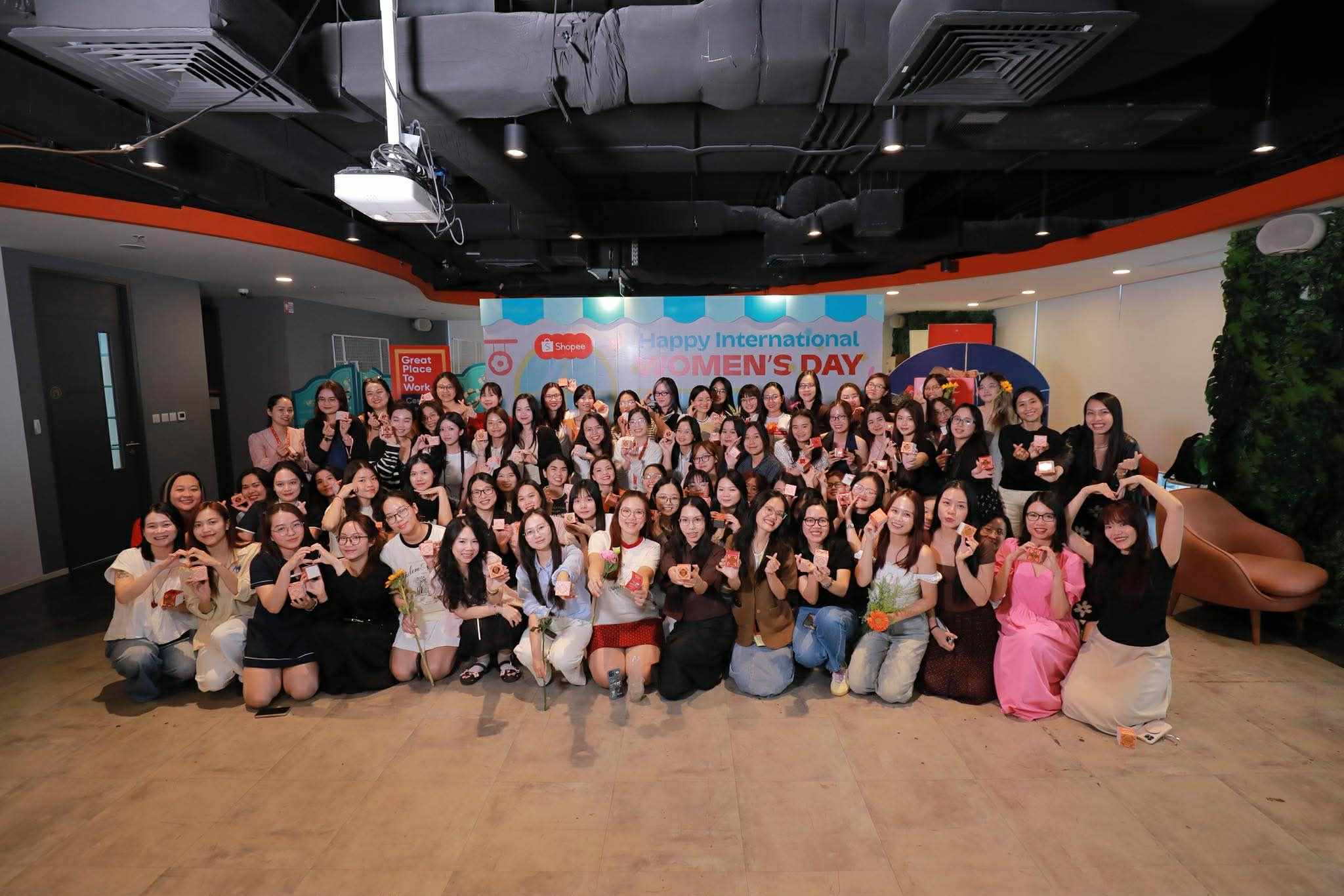 Quà 8/3: Bộ kit Trồng cây của Gieo "Đổ bộ" văn phòng Shopee 1