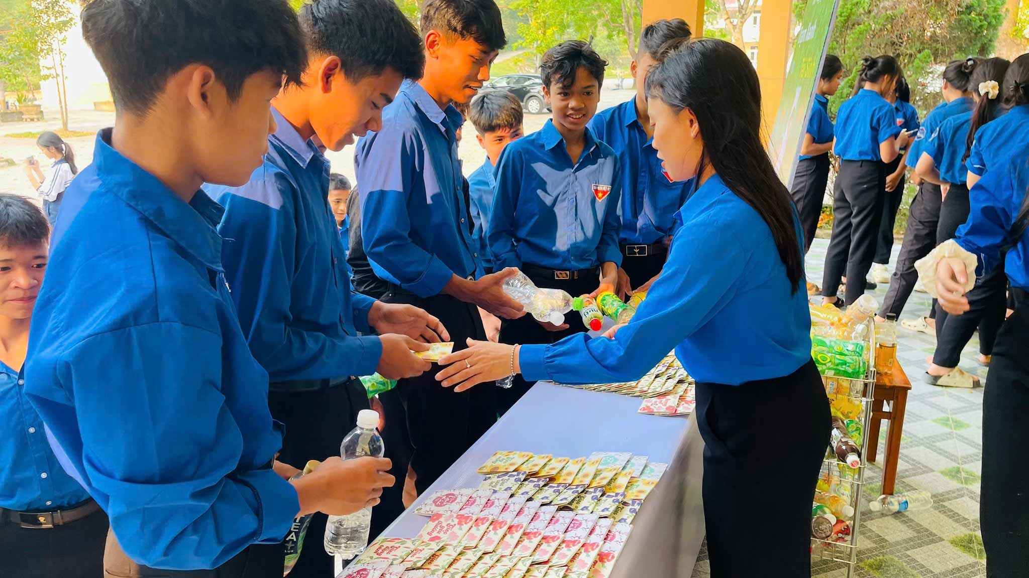 Gieo x Vingroup: "Hạt giống ước mơ" tại Lễ ra quân tháng hành động vì Môi Trường tại Phú Diễn 2